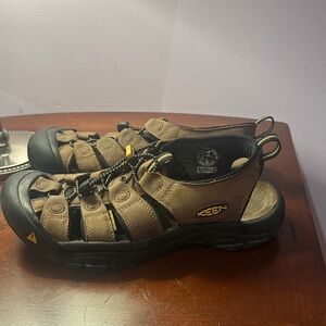 Keen Men's Brown and Black Sandals